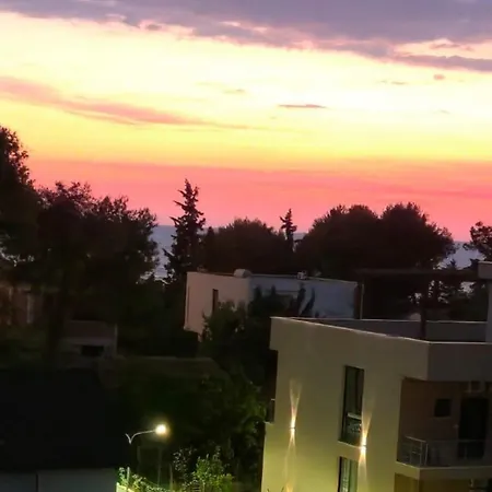 Sea View Albanian Gem -traditional Heritage Apartamento Golem (Tirana)